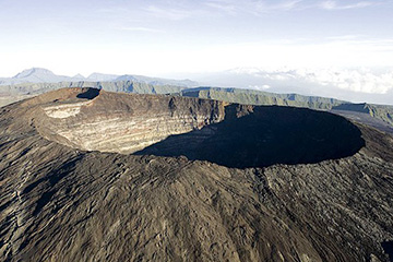 留尼汪羅蘭加洛斯機(jī)場(chǎng)三字代碼(RUN),羅蘭加洛斯機(jī)場(chǎng)(Roland Garros Airport)四字碼,留尼汪機(jī)場(chǎng)三字碼查詢(xún)